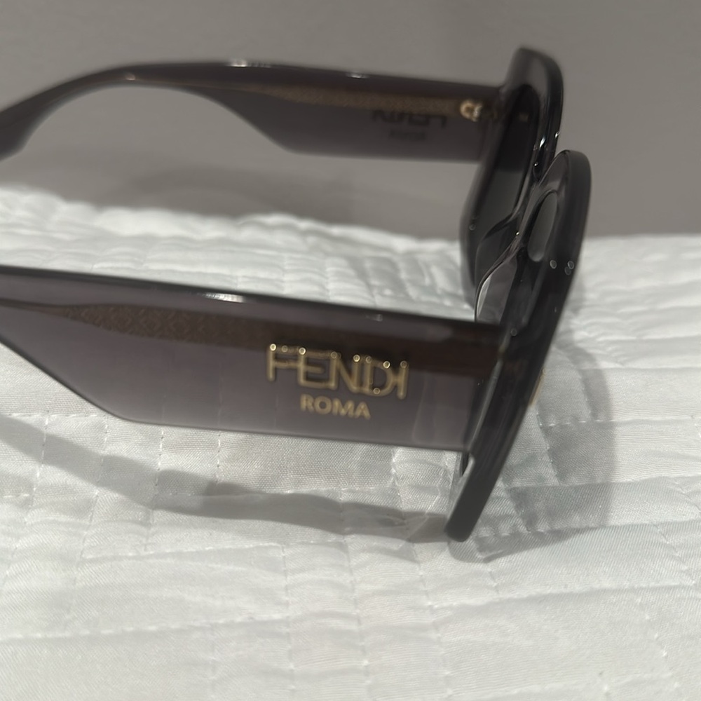 Fendi Black Oversized Cat-Eye Glasses - Picture 10 of 11